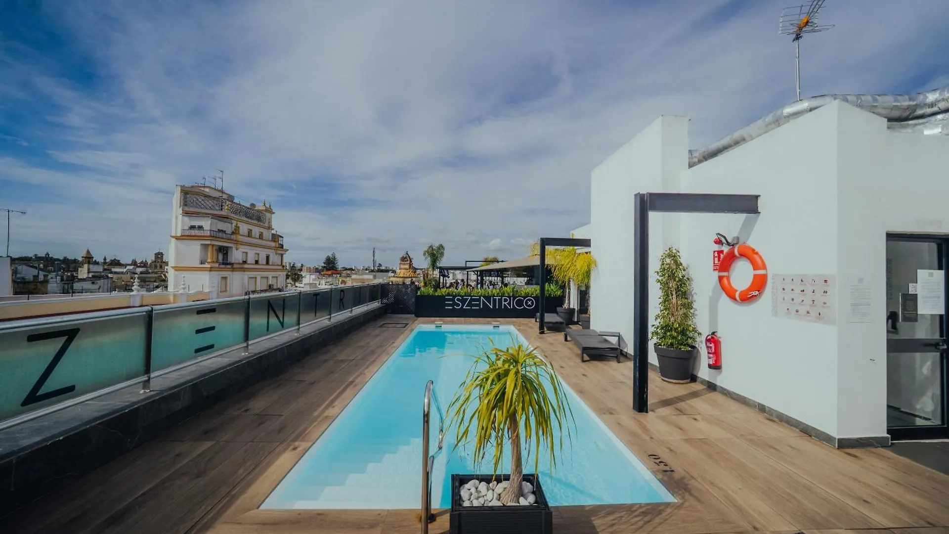 Eszentrico Suites Jerez contacts